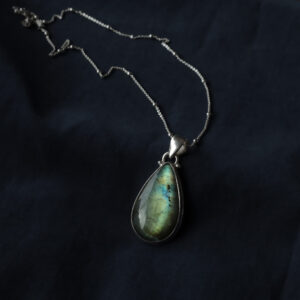 Silver pendant with faced rectangle moonstone