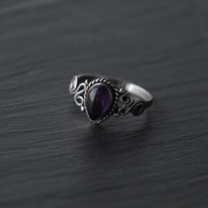 Bague en argent avec améthyste en forme de goutte