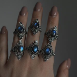 Bague bohème en argent avec labradorite