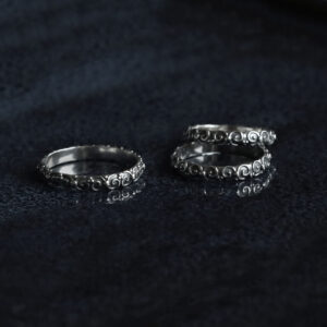 Bague basique en argent oxydé au style vintage