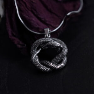 Pendentif en argent avec serpent